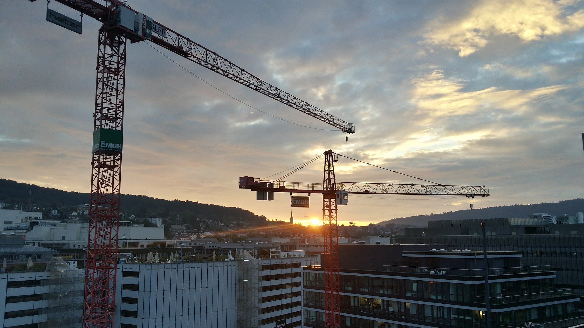 Sunset Crane Photography Going Viral